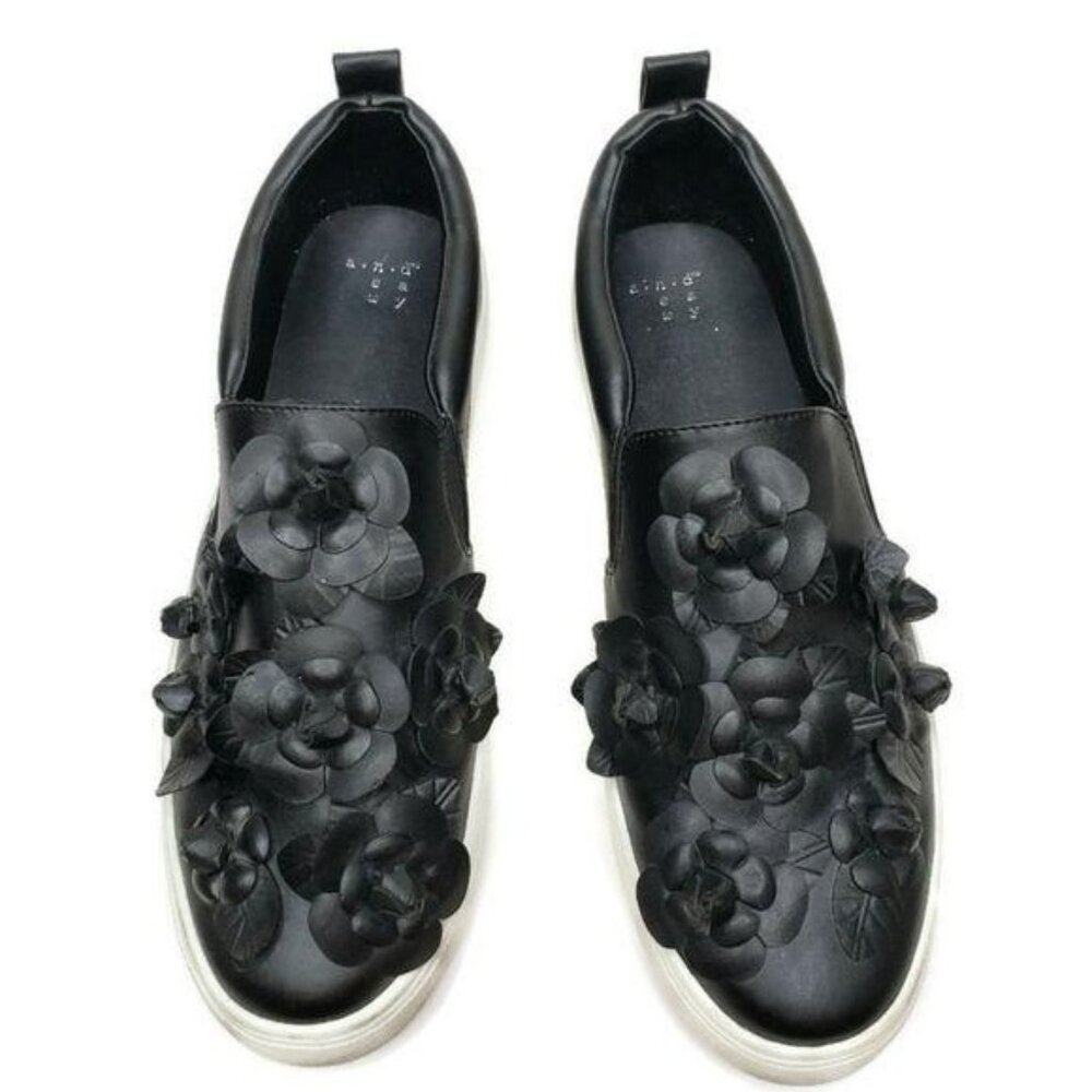 Womens Black Floral Slip-On Sneakers Size 9.5 Leather Upper With Rubber Sole - Picture 2 of 7